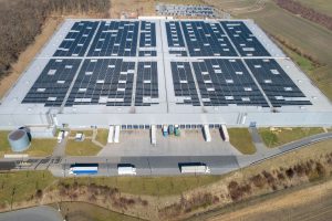 Placas solares en naves industriales y logísticas